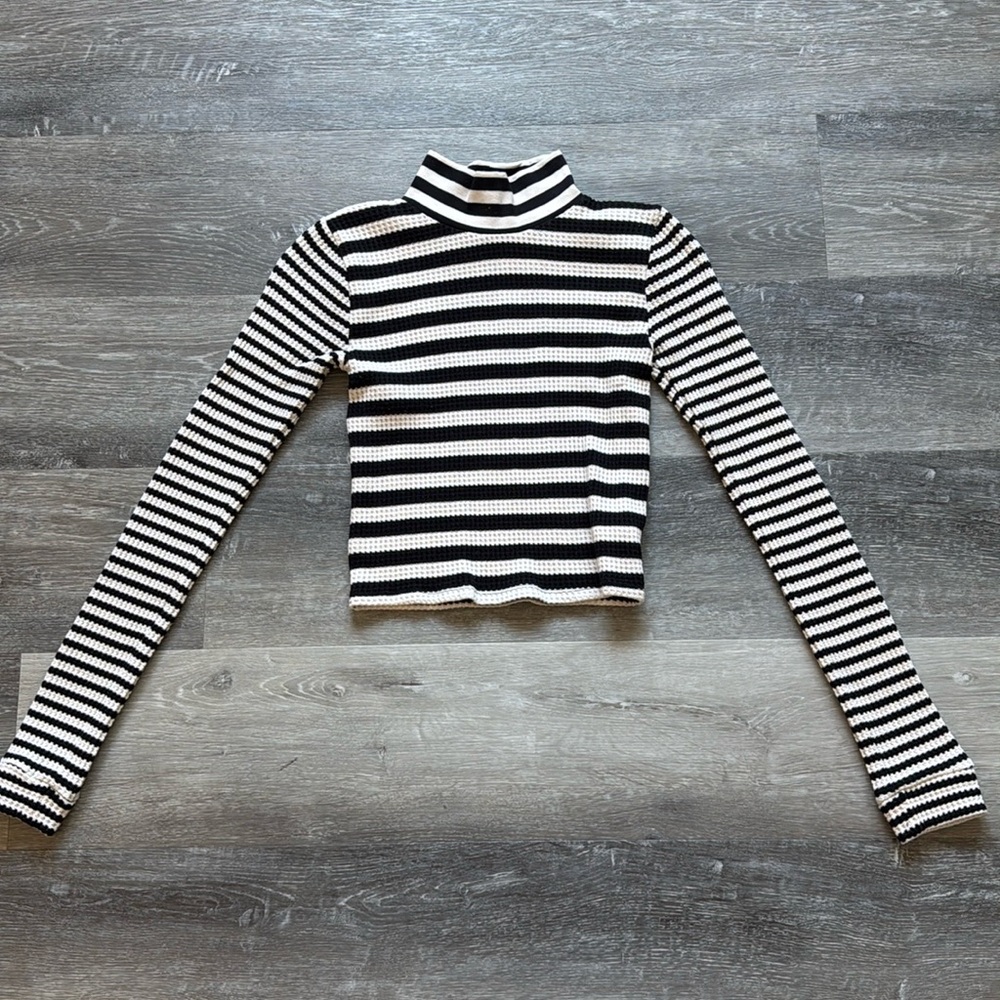 **SOLD** Aerie cropped turtleneck